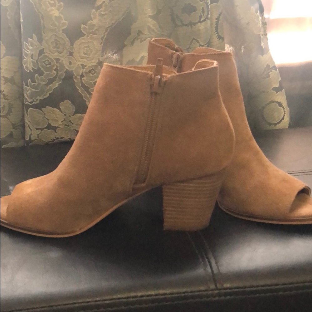 Heels - Picture 2 of 2